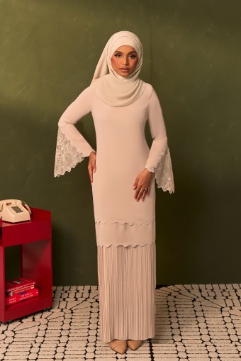 MERANTI Kurung in Sand