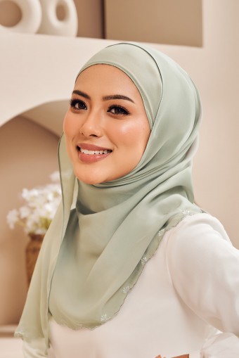 LELIA Sulam Shawl in Soft Green