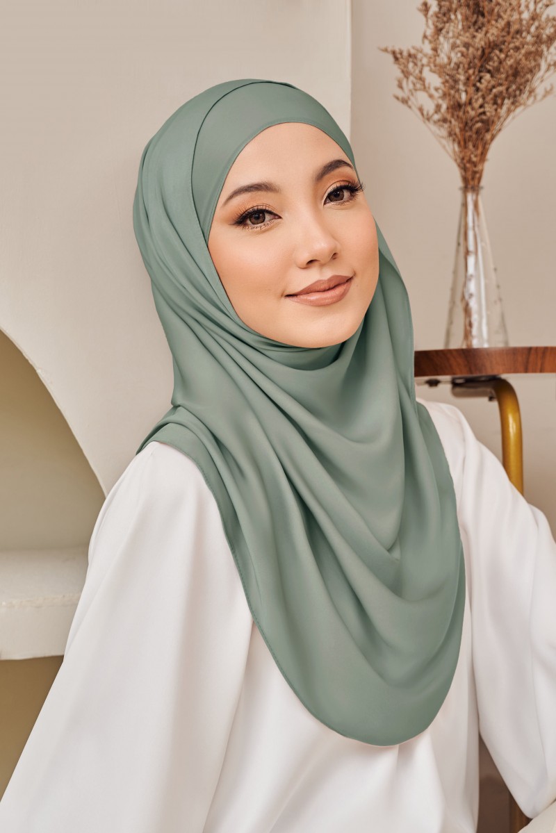 (AS-IS) NADA Satin Shawl in Jade Green