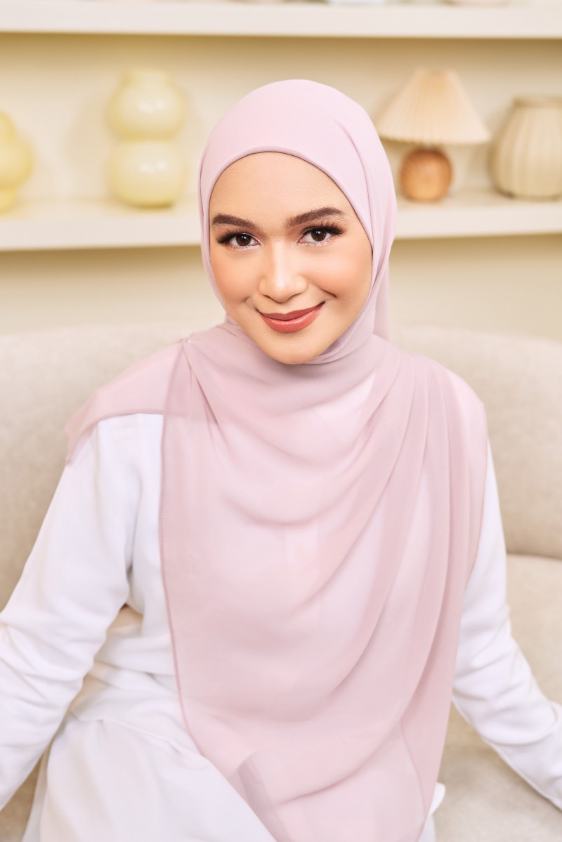 (AS-IS) ADINA Instant Shawl in Rose Pink