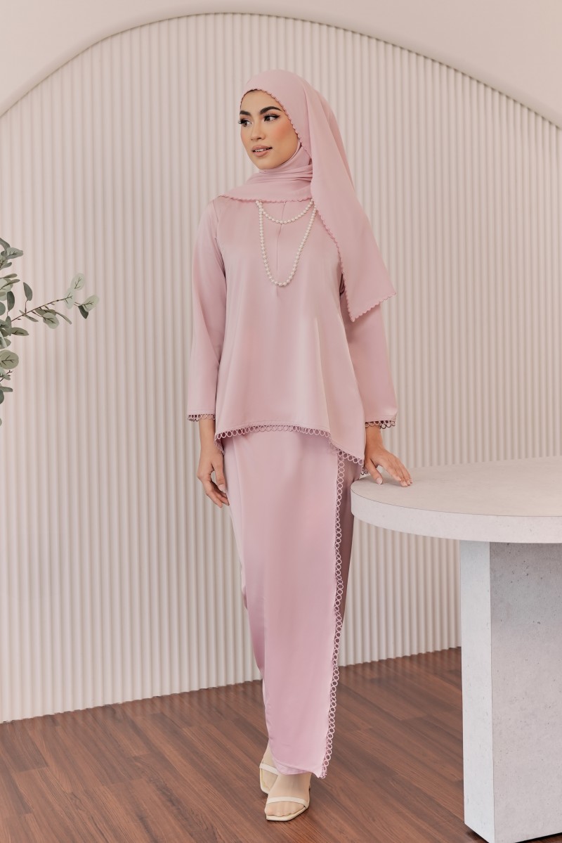 (AS-IS) SERAYU Kurung in Soft Pink