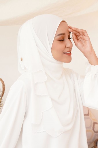 Arabela Sulam Halfmoon in White