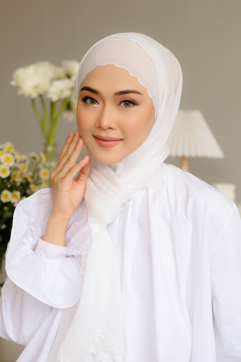 (AS-IS) Abir Sulam Long Shawl in White