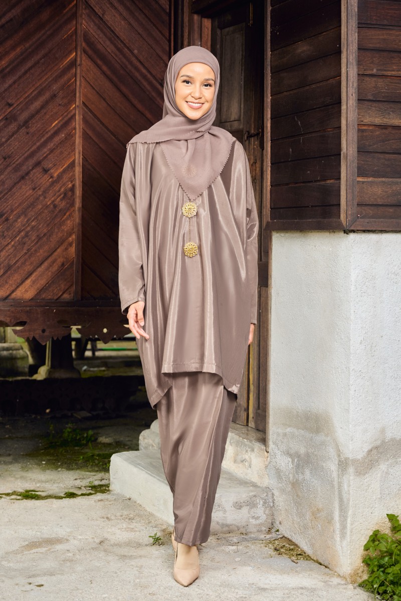 Meraki Kurung in Wood