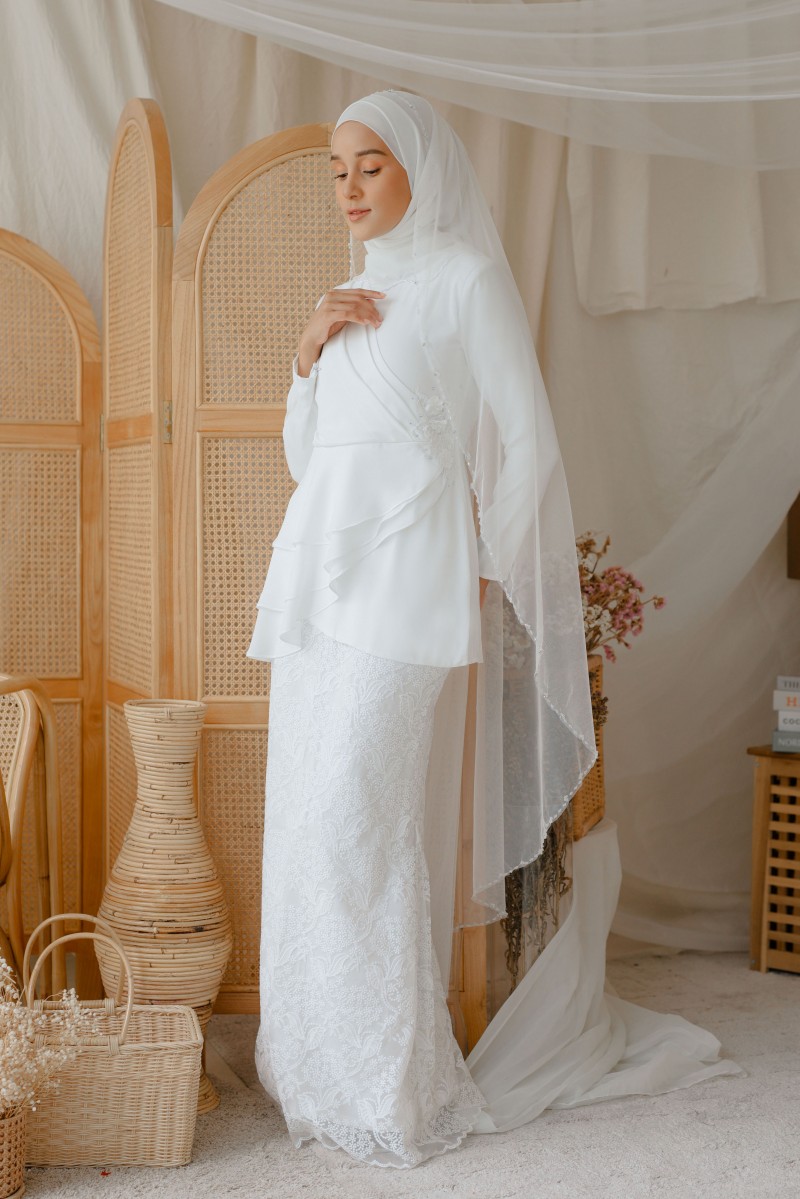 AYRIS VEIL in Off White