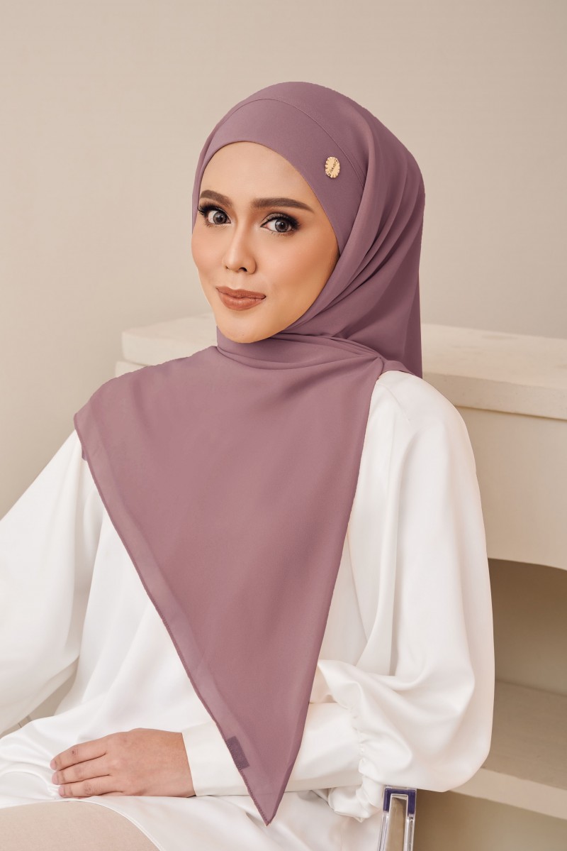 ROSE Bawal Lazy in Berry