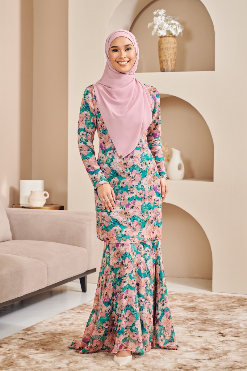 Aura Kurung in Camilla