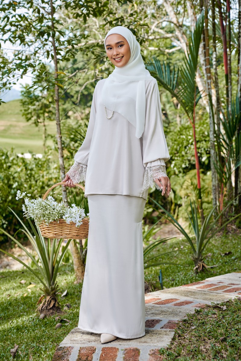 (AS-IS) Qarisa Kurung in Silvery Pearl